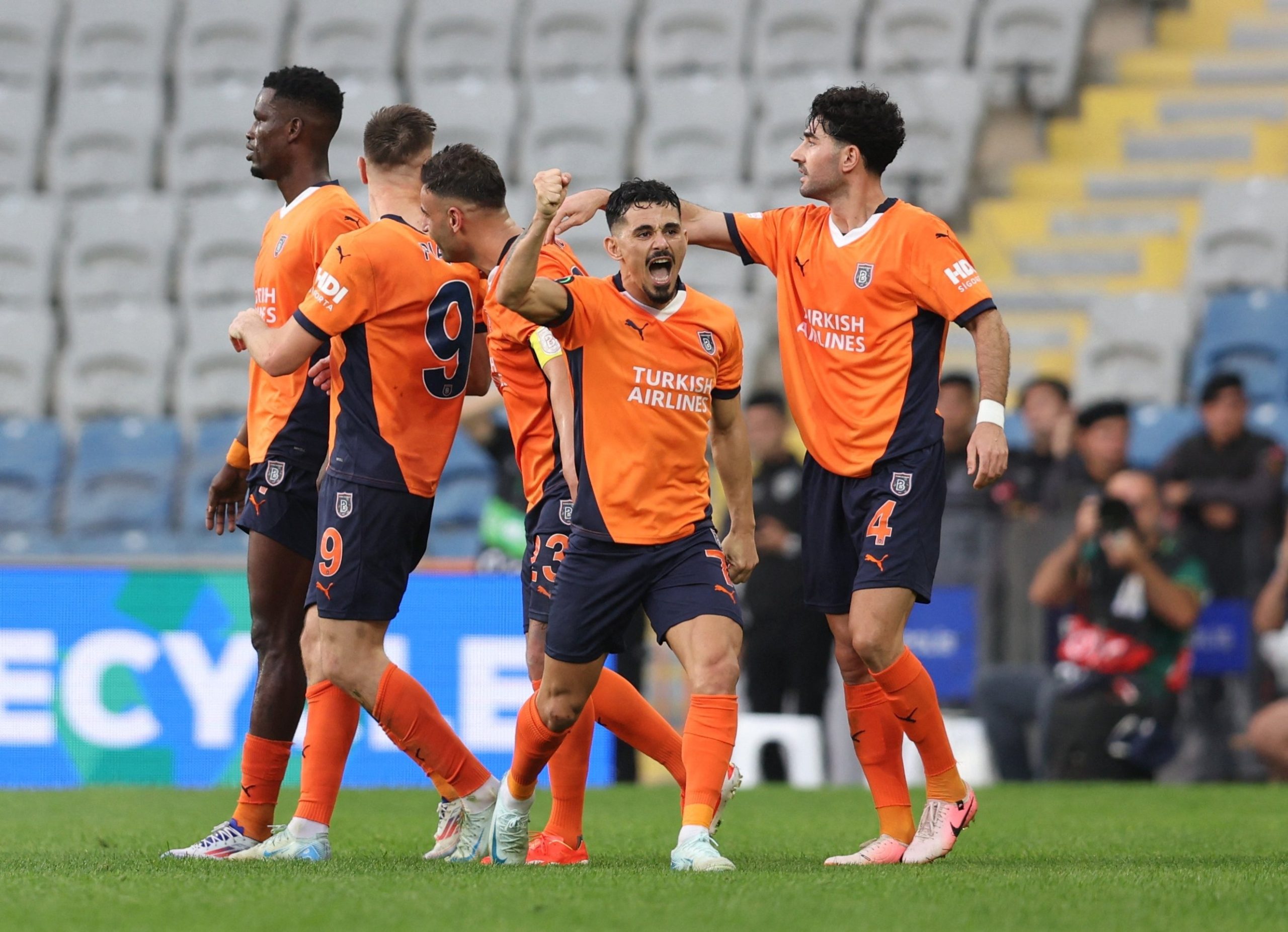 Nhận định soi kèo Genclerbirligi vs Basaksehir lúc 00h00 ngày 8/11/2025