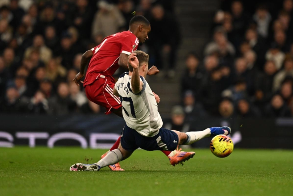 Tottenham vs Liverpool (00:30 � 21/12) | Xem lại trận đấu