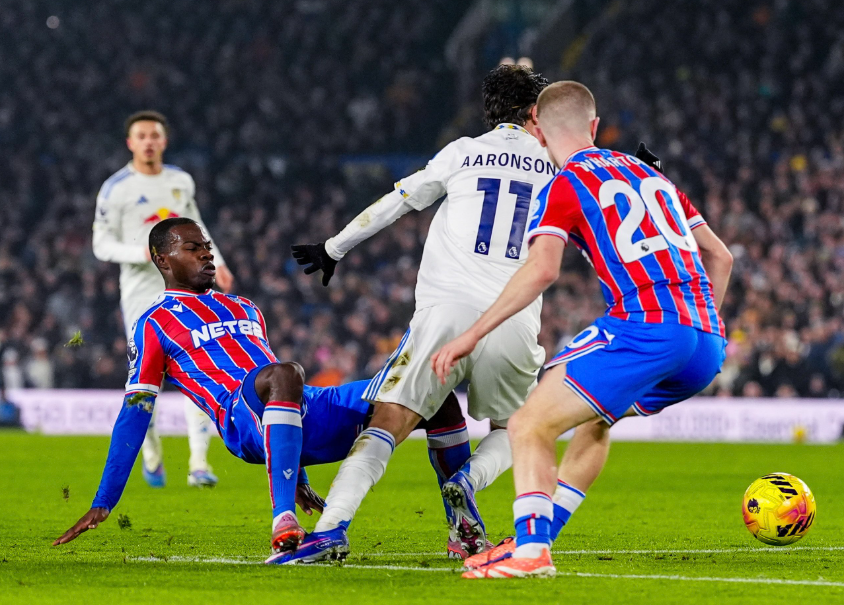 Leeds United vs Crystal Palace (03:00 � 21/12) | Xem lại trận đấu