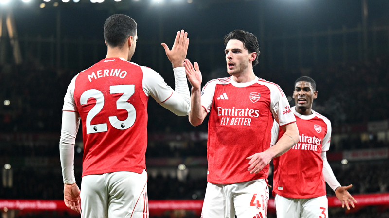 Merino rực sáng, Saka kết liễu: Arsenal vượt ải Brentford để giữ thế thượng phong